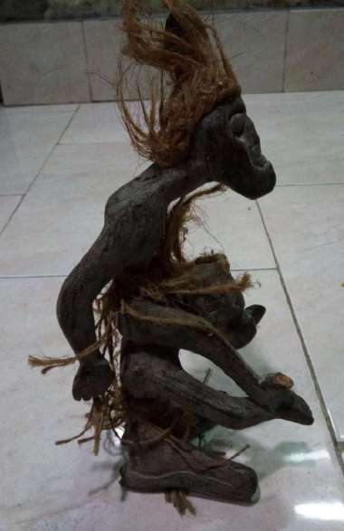 PATUNG ASMAT GENDONG