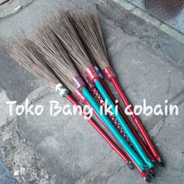 Sapu lidi gagang bambu Sapu Taman