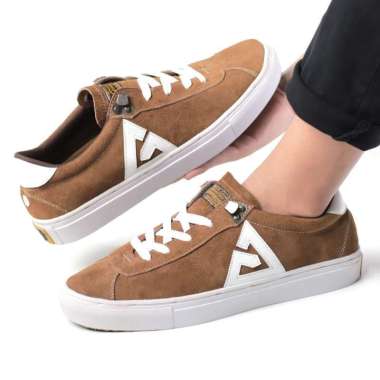 Sepatu Sneakers Pria Casual Cevany Freedom Edition G76 - Coklat 41