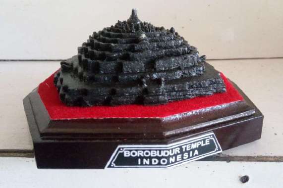 MINIATUR CANDI BOROBUDUR ( ALAS KAYU )