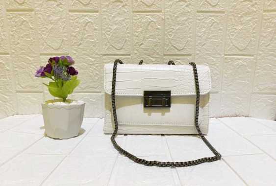 TAS SELEMPANG WANITA RANTAI / TAS SLING BAG RANTAI WANITA DS0009 Cokelat