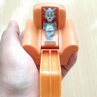Mainan / Pajangan Patung Figure Sofa Kucing Tom &amp; Jerry Toys Bekas