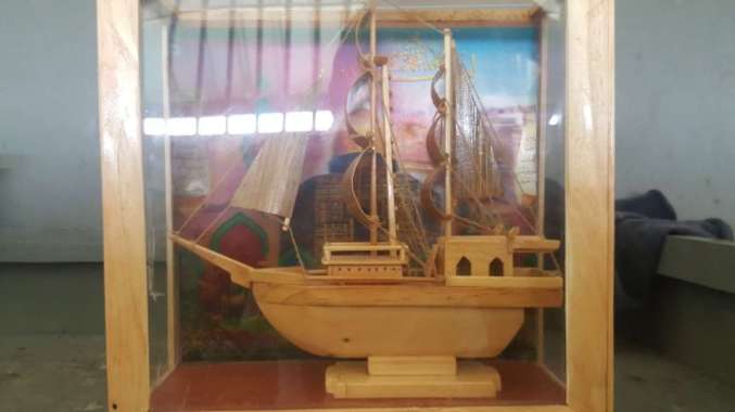 Miniatur Kapal Layar Pinisi Multicolor
