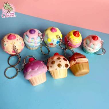 YUMMY CUPCAKE SQUISHY KEYCHAIN squishy kue makanan palsu ulang tahun goodie bag gantungan kunci warn