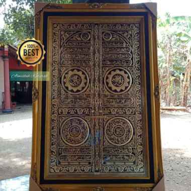 Kaligrafi pintu ka'bah kuningan asli timbul 150x100 blok hitam mewah