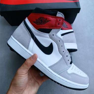 Air Jordan 1 Retro High Light Smoke Grey