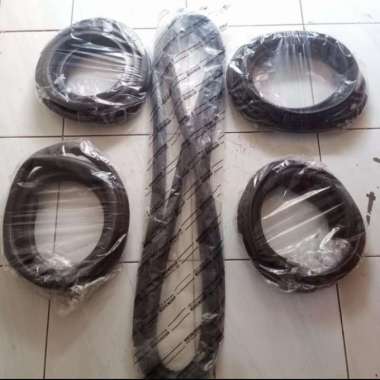 Karet Balon Pintu Bagasi Belakang 1Set Mobil Toyota Innova 2005-2015