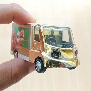 Mainan / Pajangan Truk / Truck Mobil Milo Diecast Car Toys Bekas