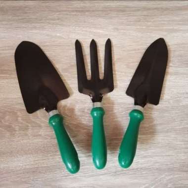 satu set peralatan berkebun sekop tools isi 3 pcs Multicolor