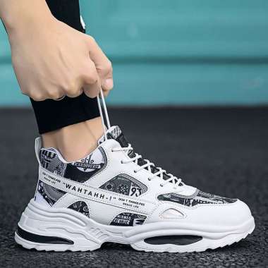 BOSSINDO Sepatu Pria sneakers import trend 2021 men shoes 40 White Black