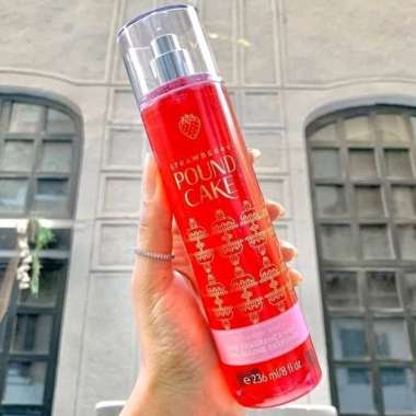 BATH & BODY WORKS BBW STRAWBERRY POUND CAKE FINE FRAGRANCE BODY MIST 236 ML PEWANGI BADAN