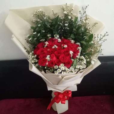Handbouquet bunga mawar merah asli hadiah anniversary