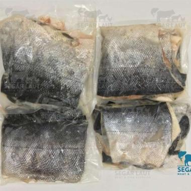 Kulit Ikan Salmon Frozen / Kulit Utuh Salmon 500gr bersih