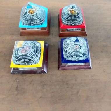 MINIATUR CANDI BOROBUDUR PIRAMIDA ALAS KAYU