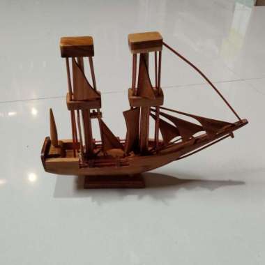 miniatur kapal pinisi