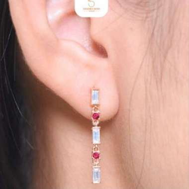 Anting Sandra Dewi Gold Baguette Ruby Collections EA230032
