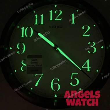 Jam dinding seiko hotsell glow in the dark
