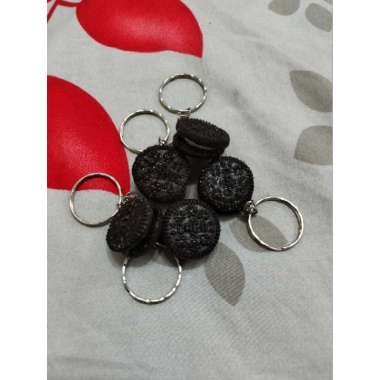 GANTUNGAN KUNCI MINIATUR COOKIES AND CREAM MAKANAN GANCI LUCU UNIK GANCI BISKUIT HITAM