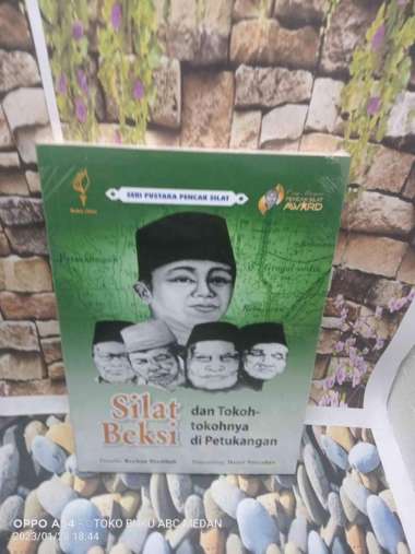BUKU SERI PUSTAKA PENCAK SILAT SILAT BEKSI DAN TOKOH TOKONYA DI PETUKA