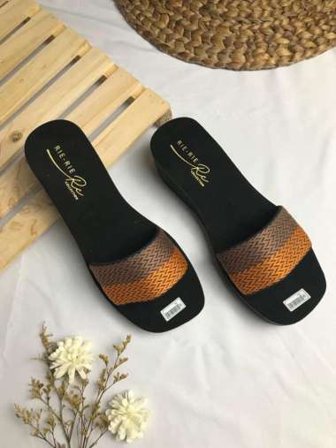 Sandal Slop Wanita Sandal Wedges Wanita Motif Webing Flat Tinggi 5 cm 37 Bata
