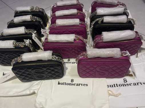 yura bag-black buttonscarves