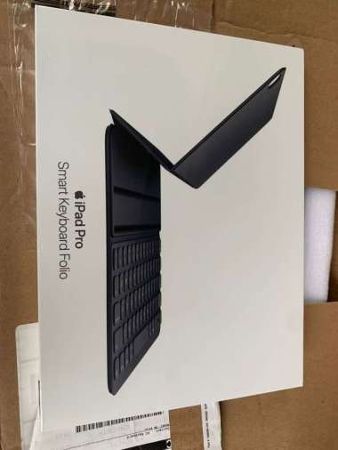 iPad Air 5 / Air 4 / iPad Pro 11 inch 2018 Apple Smart Keyboard Folio