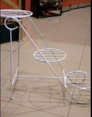 rak tanaman 3 susun / rak pot bunga besi /rak tanaman hias Multicolor