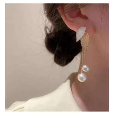 Anting anting panjang daun rumbai