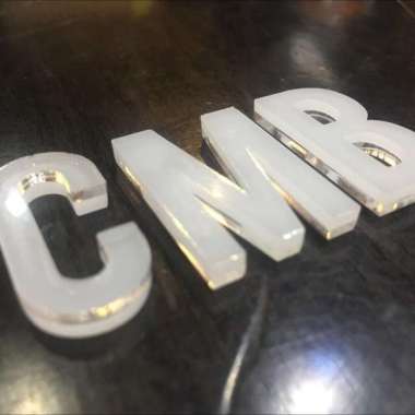 Huruf Timbul / Huruf Akrilik 2 Warna Tinggi 10 cm Tebal 10 mm