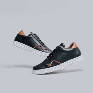 Chrollo Series 39-44 Sepatu Sneakers Pria 44 Black