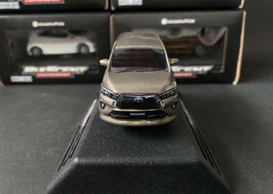 Parfum Mobil Miniatur Innova Reborn Strawberry Grey