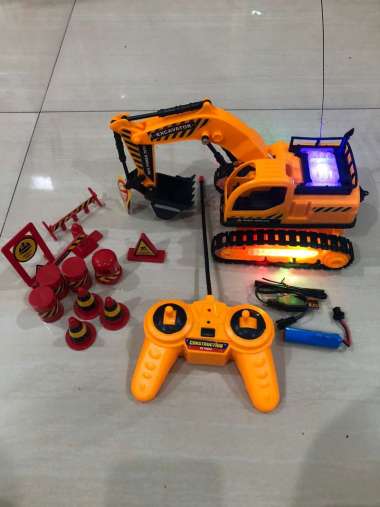 Mainan mobil Beko remote Control BATRE CAS