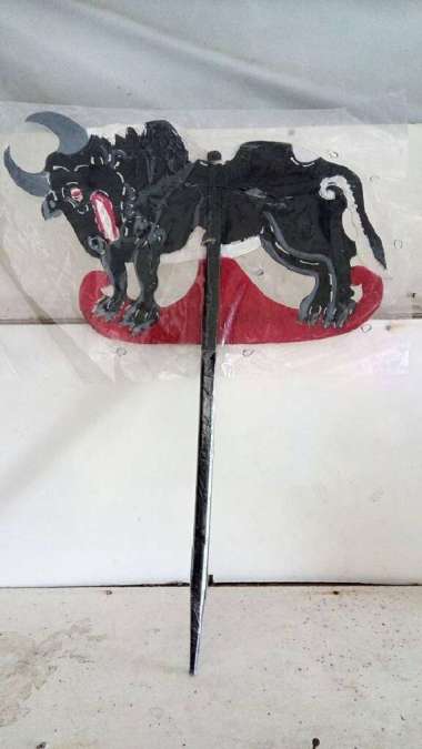 wayang kulit banteng (37 cm)