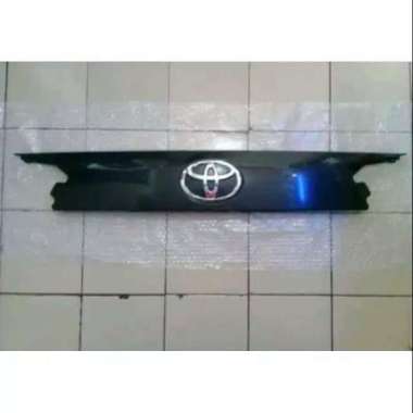Trunk Lid Belakang Innova Reborn Hitam