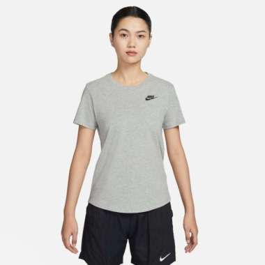 DX7903 063 Womens Nike Sportswear Club Essentials Tee