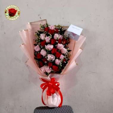 Buket bunga mawar merah mix mawar pink muda asli