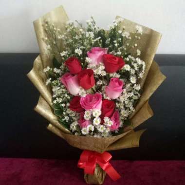 Bucket bunga wisuda bunga mawar asli