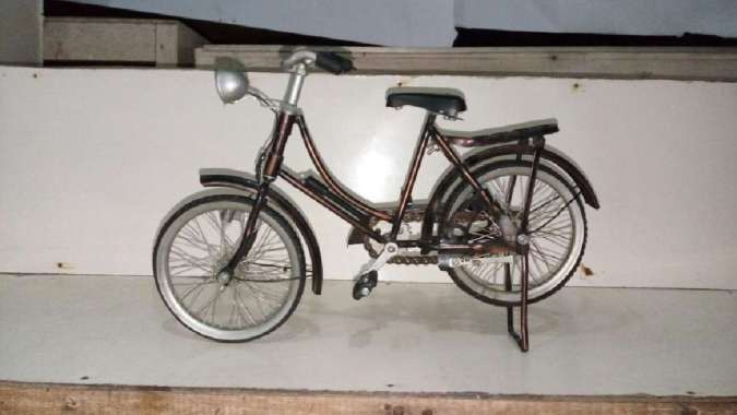 miniatur sepeda onthel jadul