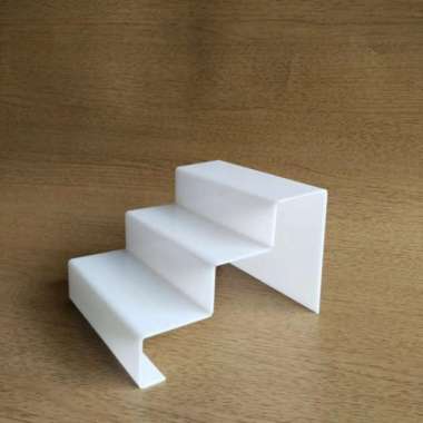 akrilik rak tangga / rak figur