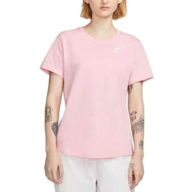 DX7903 691 Womens Nike Sportswear Club Essentials Tee