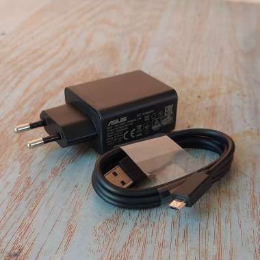 Asus Chargeur USB-C 65 Watts Original ZenBook 13 UX325EA : :  Informatique