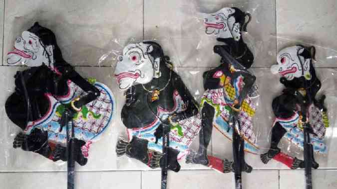 wayang kulit punokawan hitam ( 1 set )