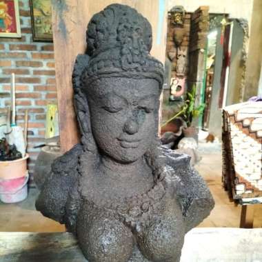 PATUNG DEWI SRI KUNO