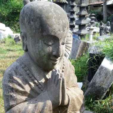 PATUNG BATU BUDHA MONK
