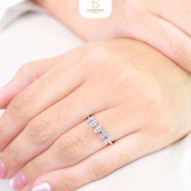 Cincin Sandra Dewi Gold Baguette Sapphire Collections RI221372 12