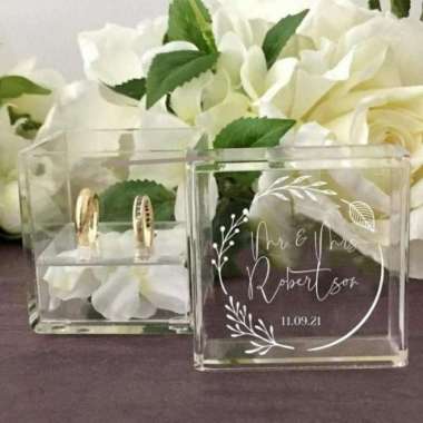 Kotak cincin lamaran akrilik