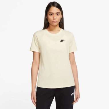 DX7903 113 Womens Nike Sportswear Club Essentials Tee