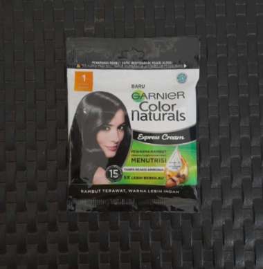 PEWARNA RAMBUT GARNIER HITAM ALAMI SACHET