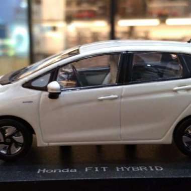1:43 EBBRO HONDA FIT 3 HYBRID PEARL WHITE
