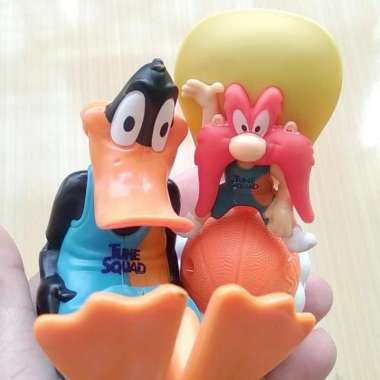 Paket 2 Mainan / Pajangan Figure Space Jam Daffy Yosemite Toys Bekas